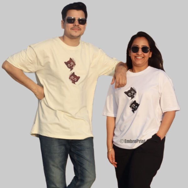 Peeking Cats Couple Oversized Unisex Tshirt